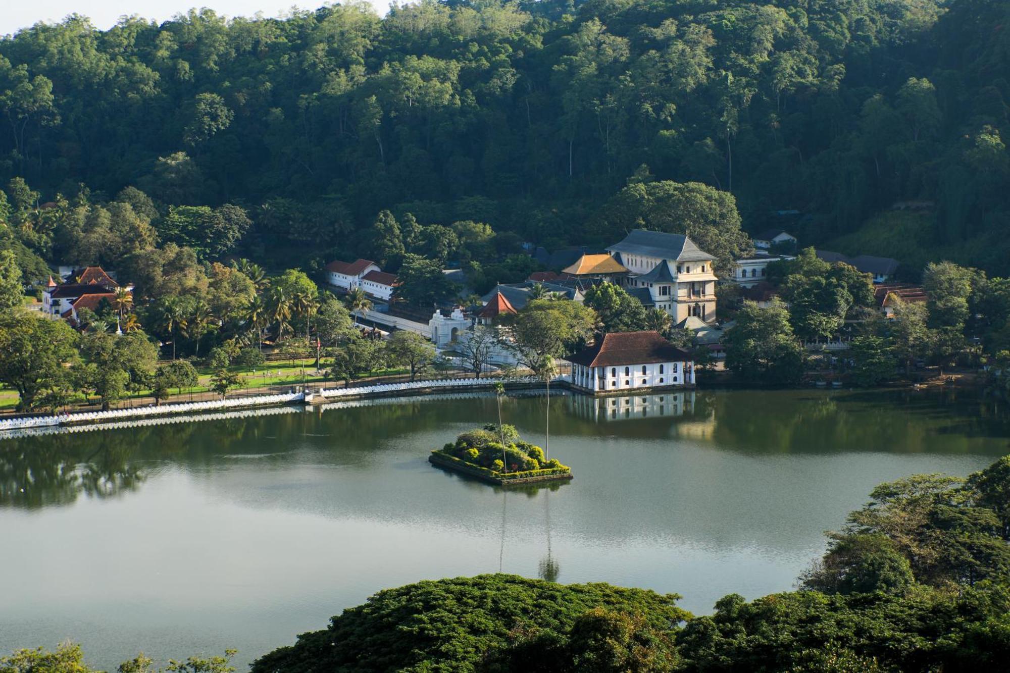 Oak Ray Heritage Hotel Канди Экстерьер фото